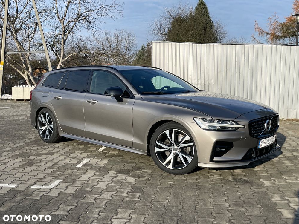 Volvo V60 B4 B R-Design - 2