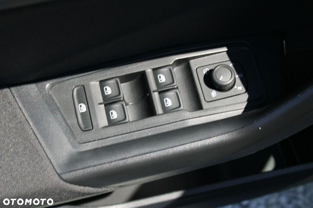 Volkswagen T-Roc - 17