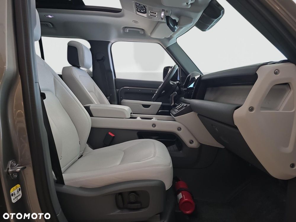 Land Rover Defender - 19