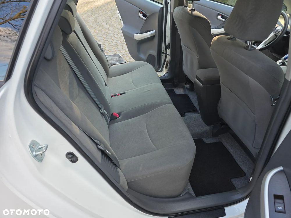 Toyota Prius (Hybrid) - 16