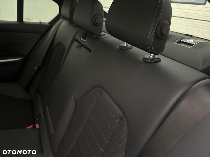 BMW Seria 3 320i xDrive - 19
