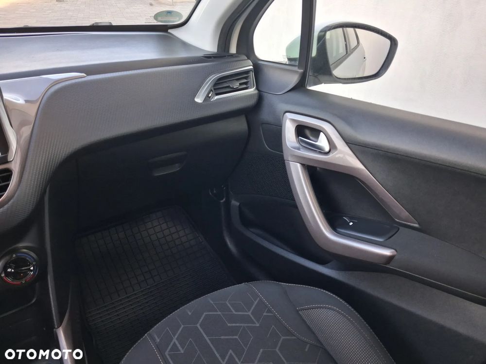Peugeot 2008 1.6 VTi Active - 21