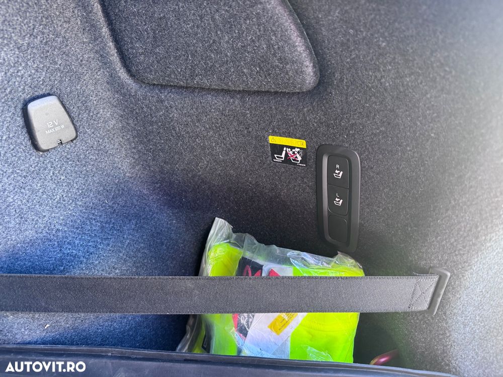 Volvo XC 40 D4 AWD Geartronic Momentum - 11