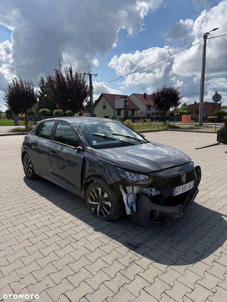Peugeot 208 - 8