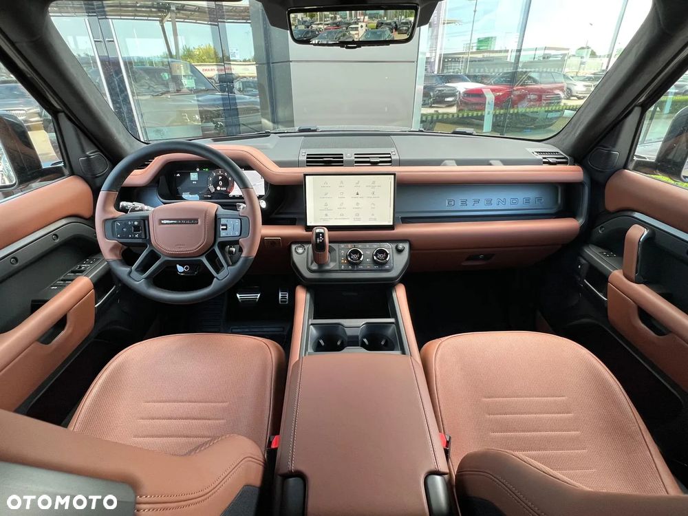 Land Rover Defender - 21