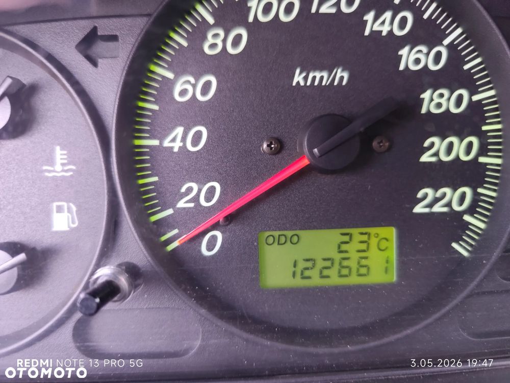 Mazda 323F - 23