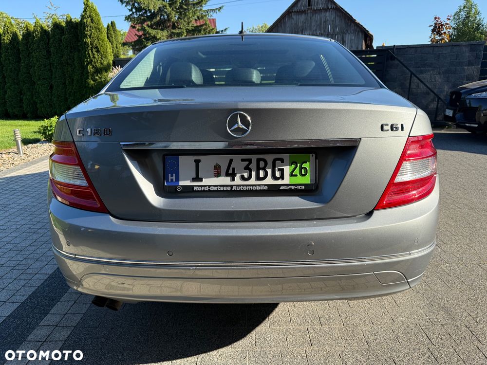 Mercedes-Benz Klasa C 180 CGI Automatik BlueEFFICIENCY Elegance - 14