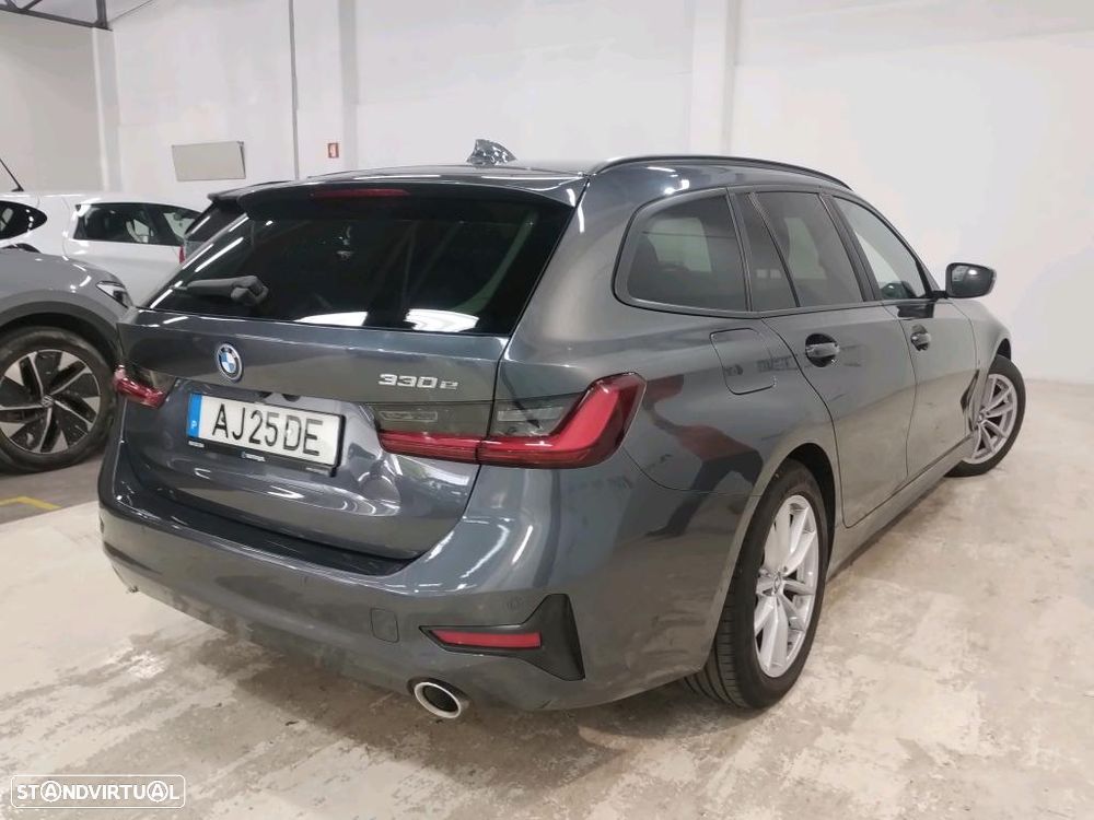 BMW 330 e Auto - 3