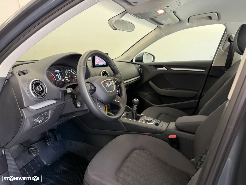 Audi A3 Sportback 1.6 TDI Advance Ultra — fotografia 37