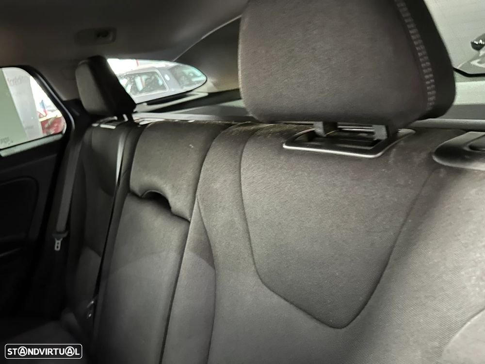 Volvo V60 2.0 D2 Momentum Drive - 29