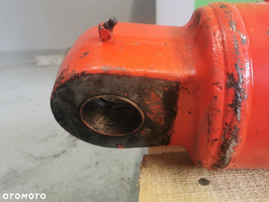 Cylinder hydrauliczny podnoszenia teleskopa Manitou MLT 728 - 6
