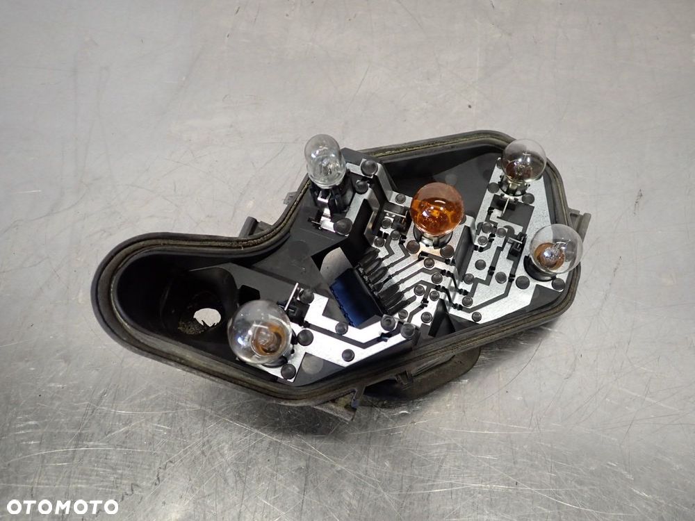 WKŁAD LAMPY PRAWY TYŁ OPEL CORSA D - 2