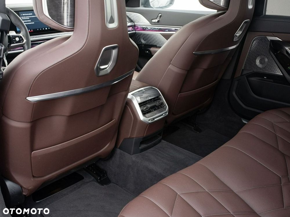 BMW Seria 7 740d xDrive mHEV sport - 26
