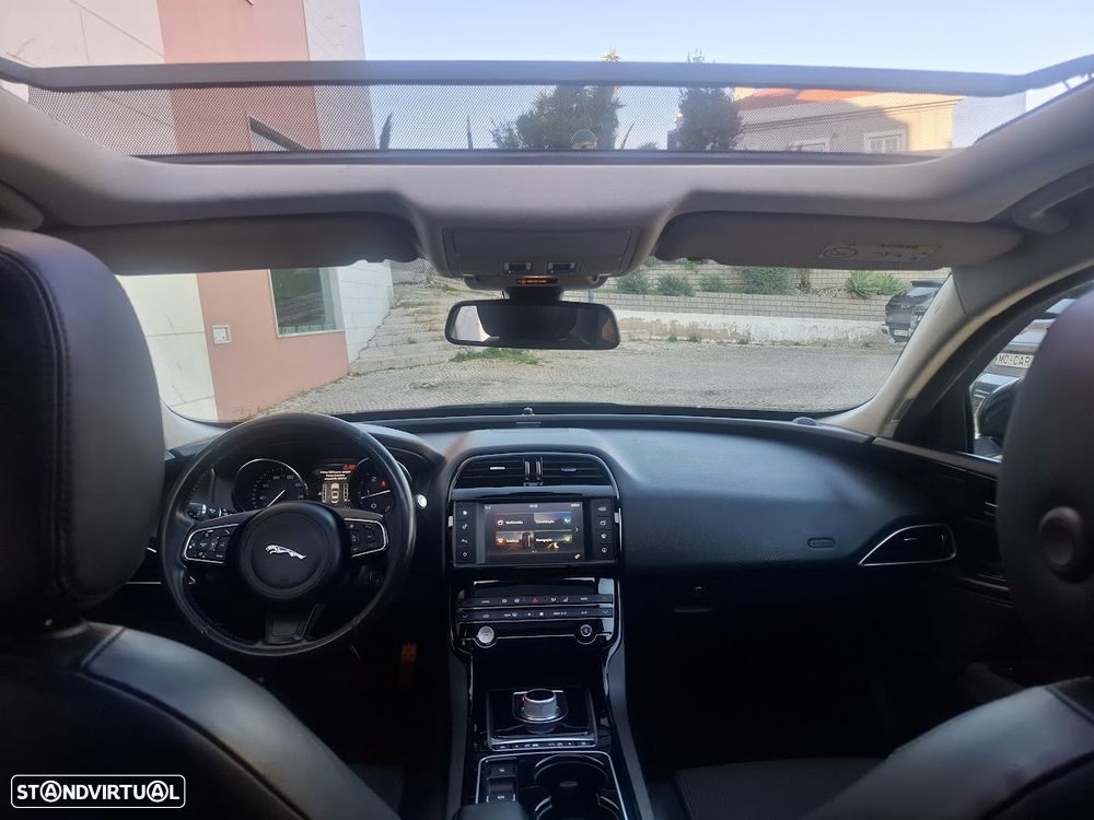 Jaguar XE 2.0 D Prestige Aut. - 7