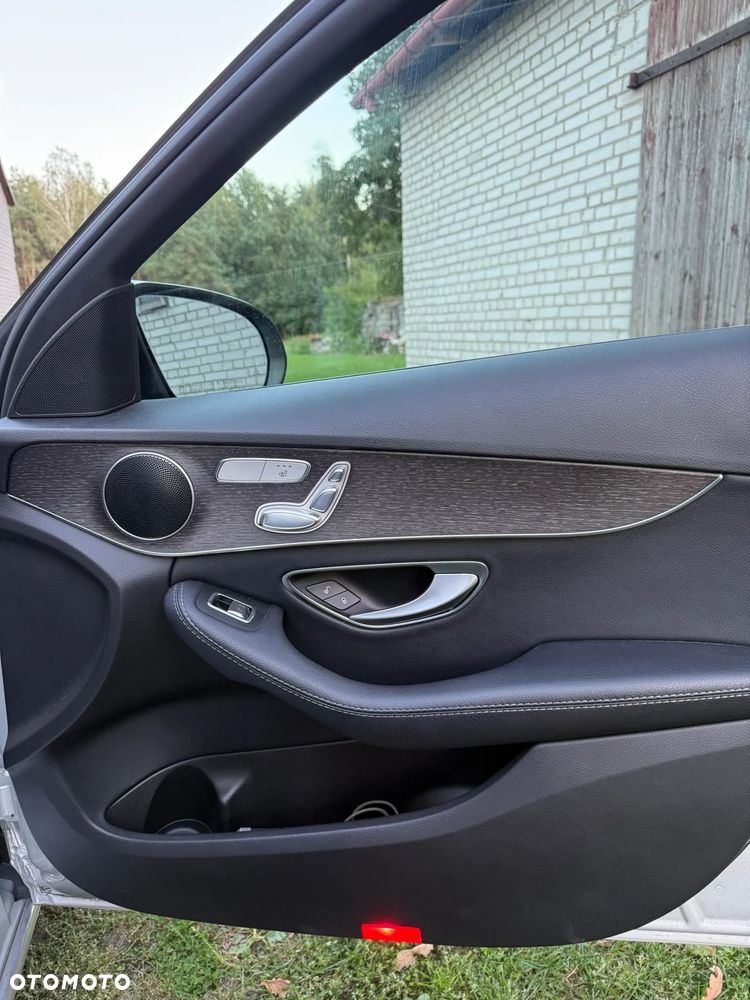 Mercedes-Benz Klasa C 300 4Matic 9G-TRONIC Avantgarde - 16