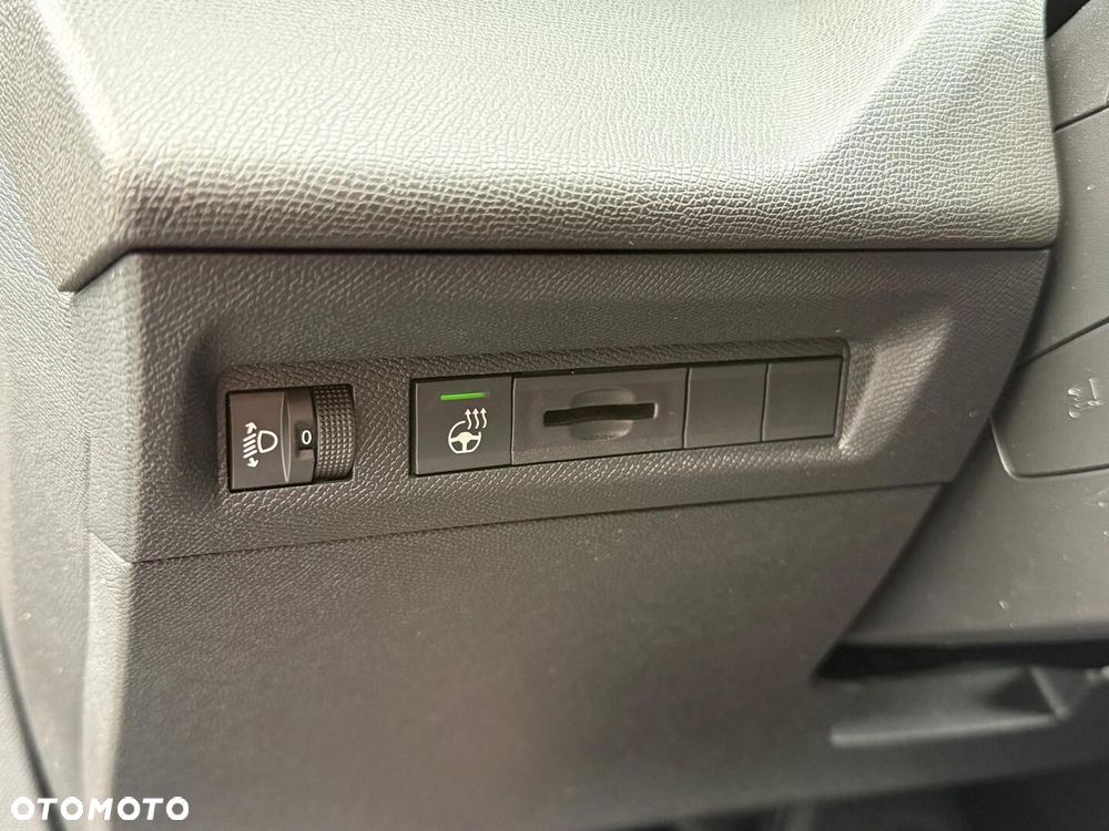 Peugeot 308 1.2 mHEV Allure S&S e-DCS6 - 23