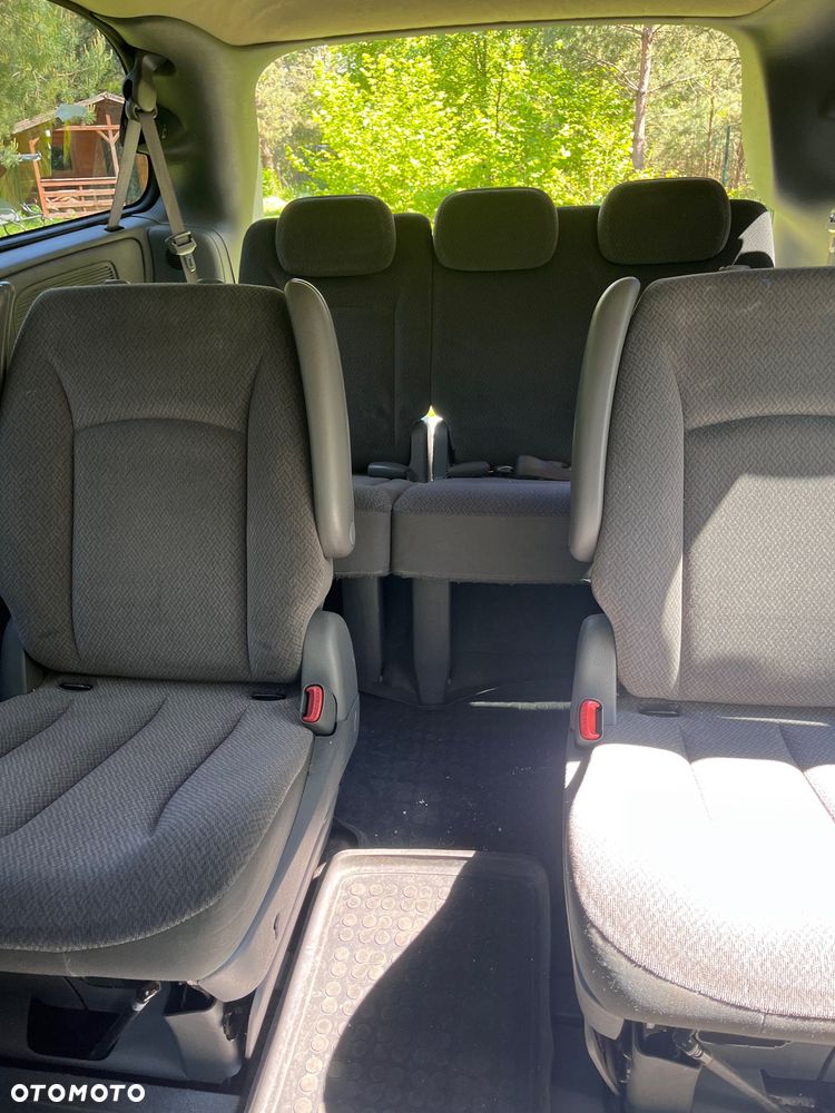 Chrysler Town & Country - 11