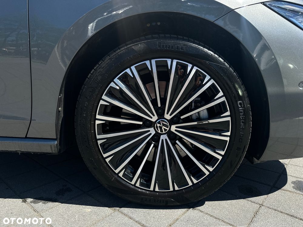 Volkswagen Passat - 12