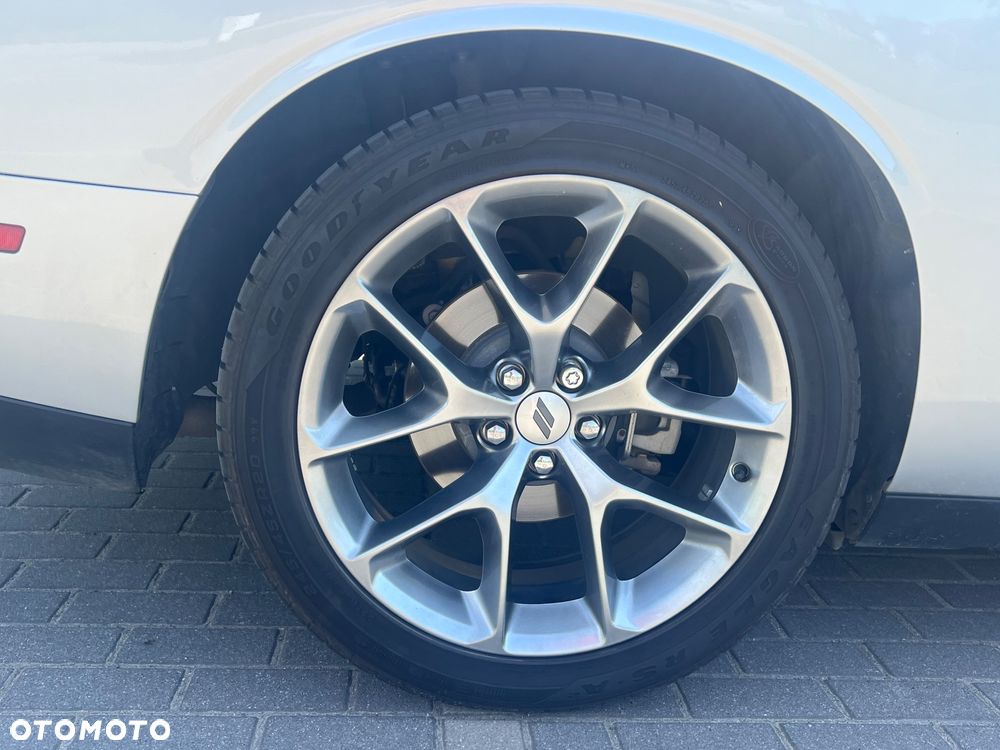 Dodge Challenger - 10