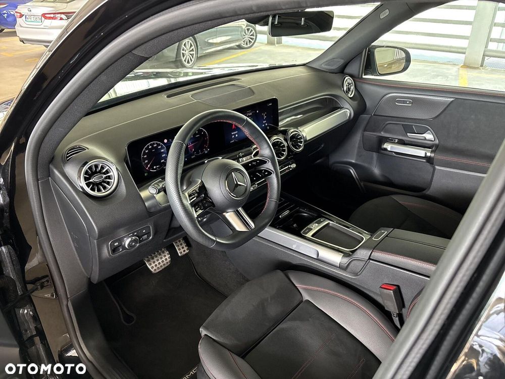 Mercedes-Benz GLB - 14