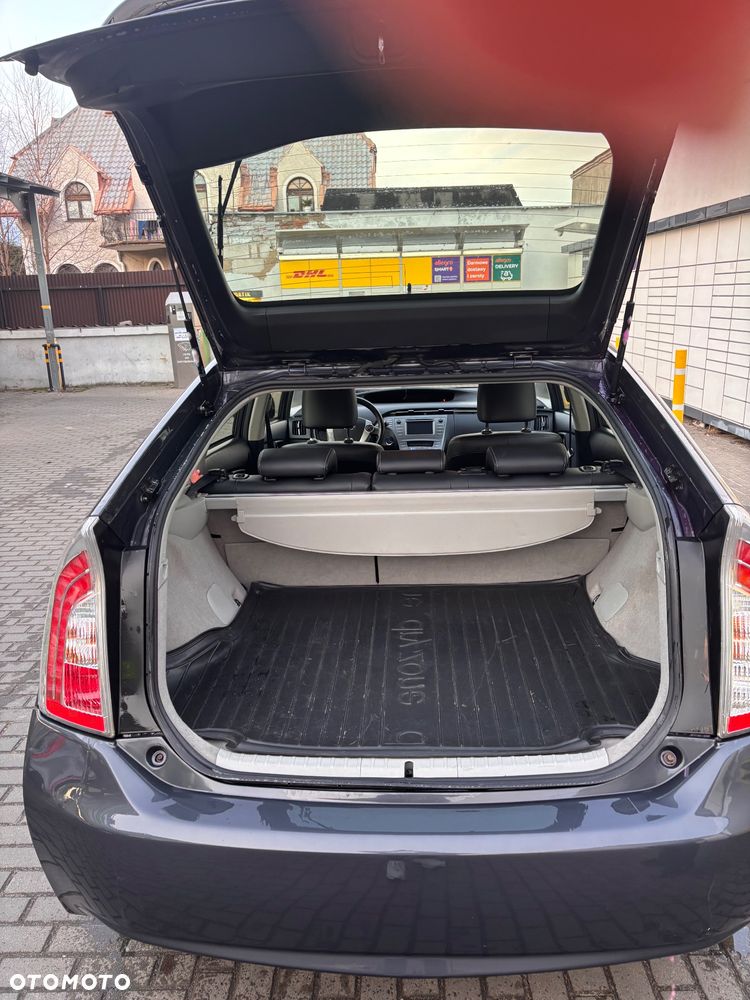 Toyota Prius - 4