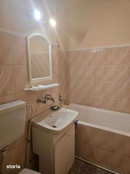 Apartament 2 camere etaj 3/4 Bld. Independentei colt cu str. Scolilor — fotografia 3