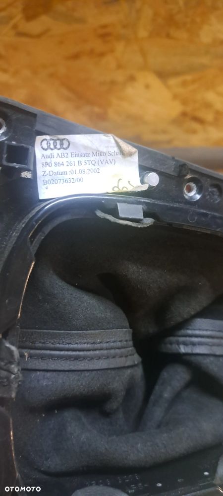 AUDI A3 8P GAŁKA- RAMKA DREWNO- MIESZEK SKÓRA  6 BIEGÓW - 6