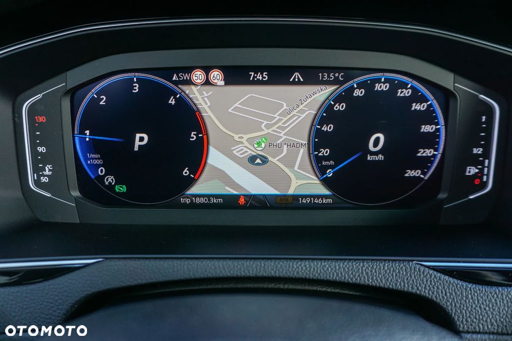 Volkswagen Passat - 12