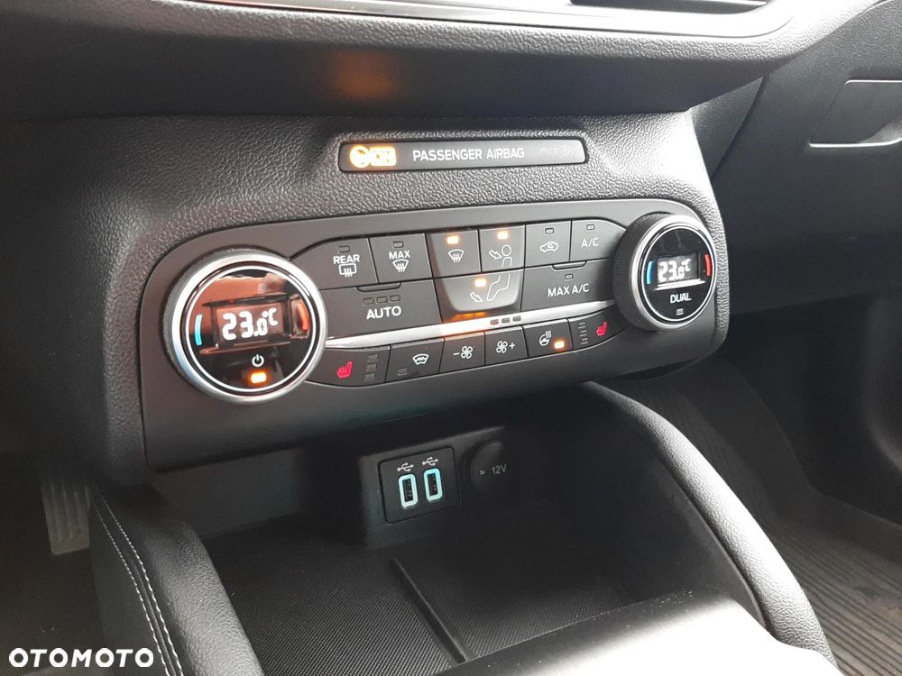 Ford Focus 2.0 EcoBlue Titanium - 24