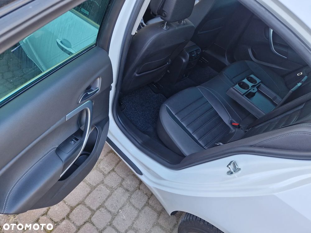 Opel Insignia - 25