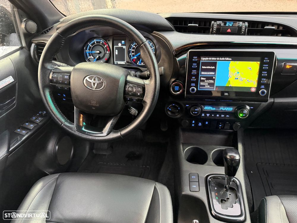 Toyota Hilux 2.8 D-4D 4WD Invincible TA - 10