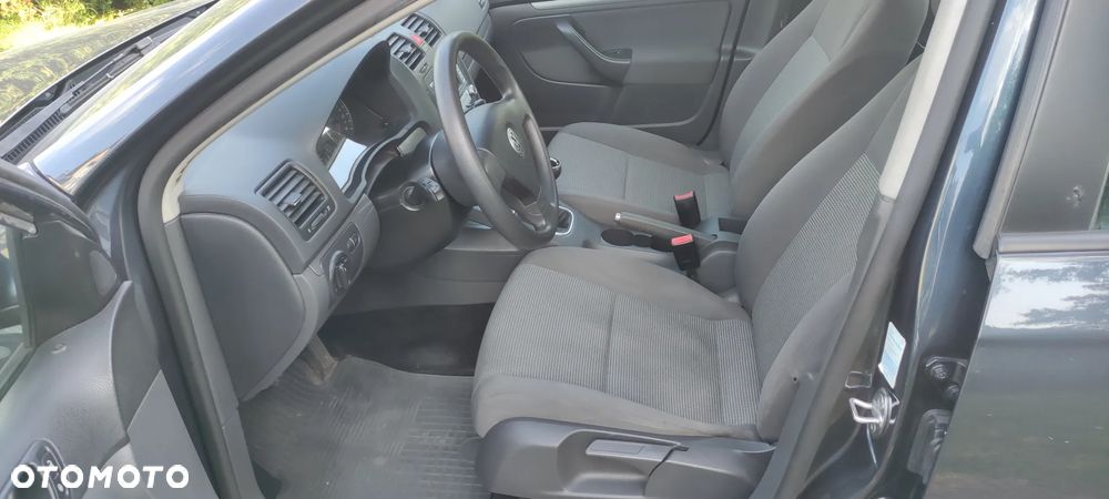 Volkswagen Jetta - 4