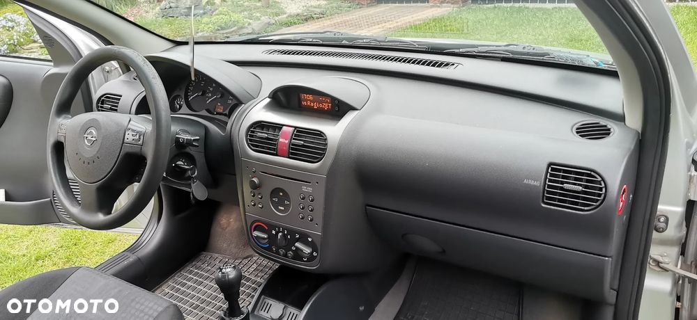 Opel Corsa 1.4 16V Essentia - 8