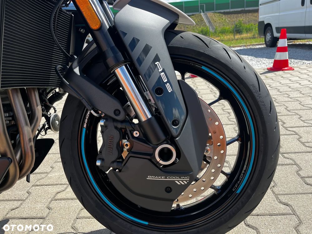 CFMoto 675NK - 12