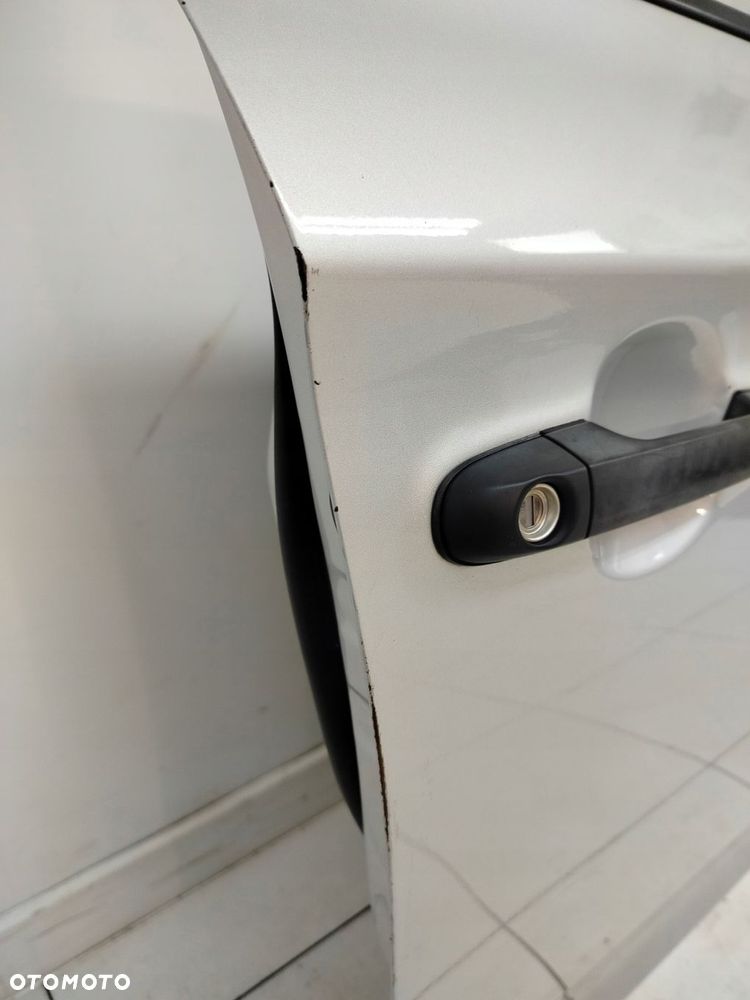 hyundai i20 i 08r- drzwi prawe przednie prawy przód rys - 9