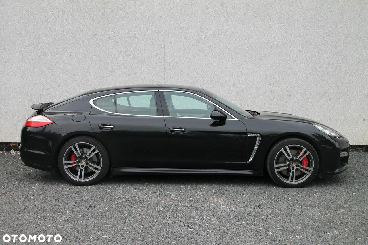 Porsche Panamera Turbo PDK - 12