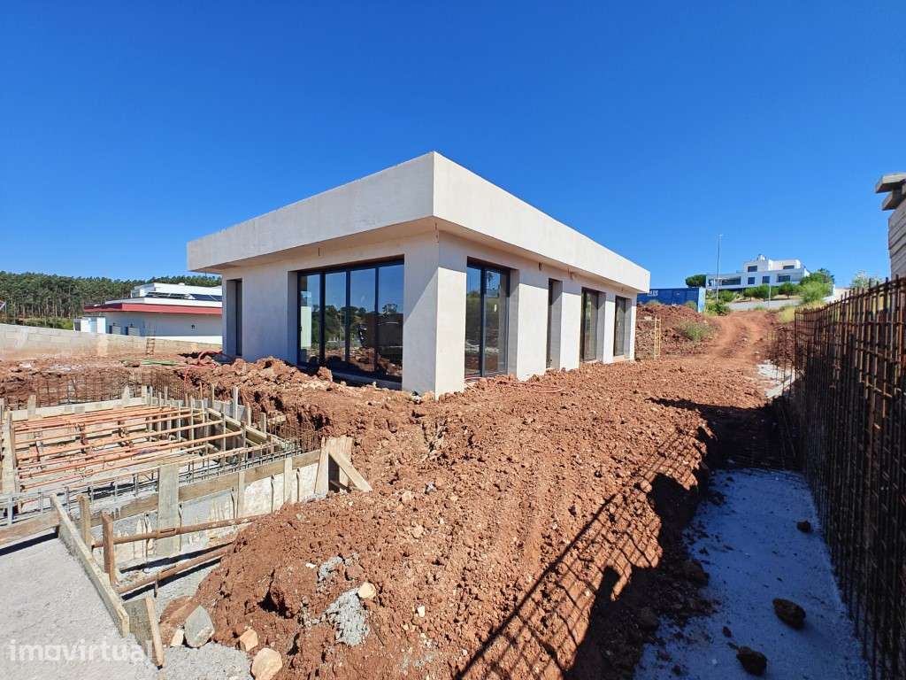Moradia nova com piscina em zona privilegiada - Grande imagem: 4/23