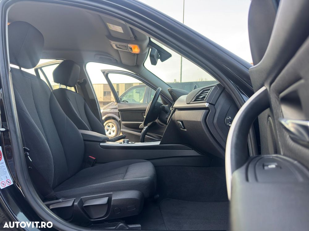 BMW Seria 3 320d Aut. - 26