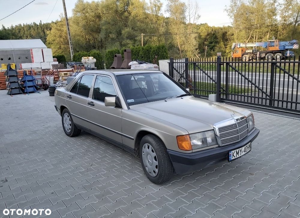 Mercedes-Benz W201 (190) - 1