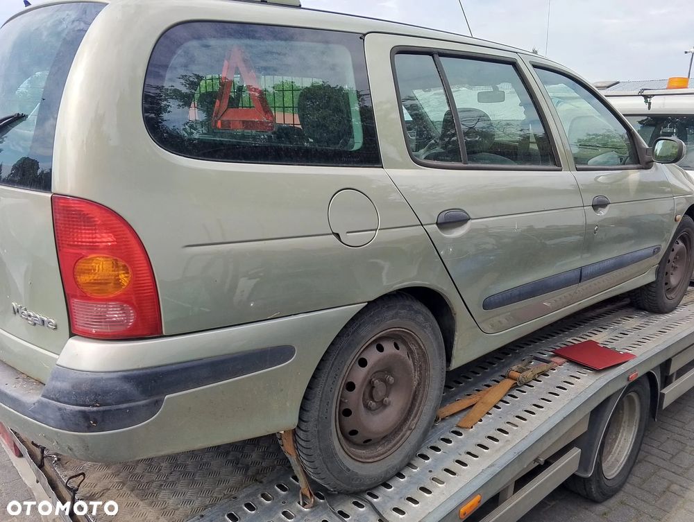 Renault Megane I FL (99-02r.) 1.6 B 107KM. Silnik K4M 700 Skrzynia JB3-S-83.Cały na części.GWARANCJA !!!  Przód Tył Zestaw Komplet Drzwi Klapa Zderzak Błotnik Maska Grill Atrapa Szyba Pas Lampa Lusterko Boczki Fotel Kanapa Kokpit Deska Rozdzielcza Przełącznik Włącznik Sterownik Przewody Wiązka Instalacja Moduł Komputer Czujnik Listwa Pompa Alternator Wtryski Głowica Rozrusznik Kompresor Sprzęgło Dwumas Silnik Skrzynia ABS Klimatyzacji Paliwa Wspomagania Kolektor Turbina Przepustnica Zawór Chłodnica Koło Hak Belka Sanki Zawieszenie Mcpherson Półoś Amortyzator Wydech Tłumik Zacisk Most - 5