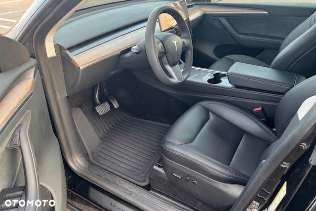 Tesla Y - 13