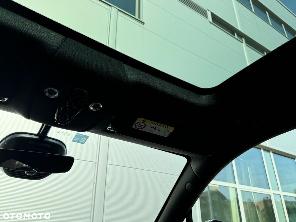 Aston Martin DBX - 16