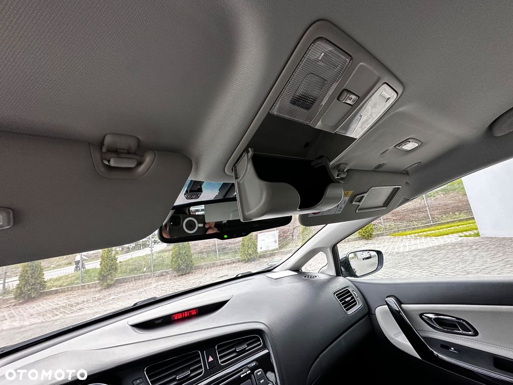 Kia Ceed 1.6 GDI ISG Dream-Team Edition - 25