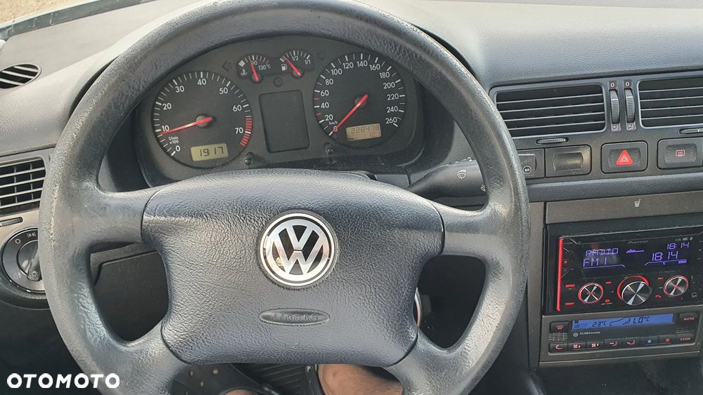 Volkswagen Bora 1.6 Comfortline - 11
