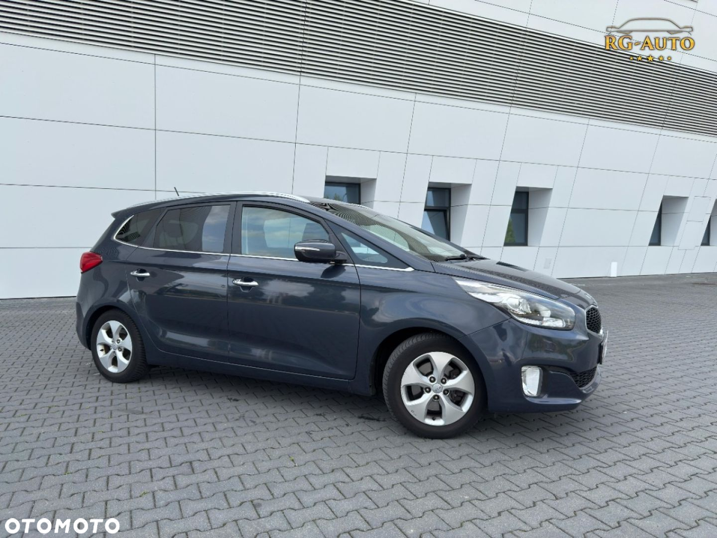 Kia Carens - 5