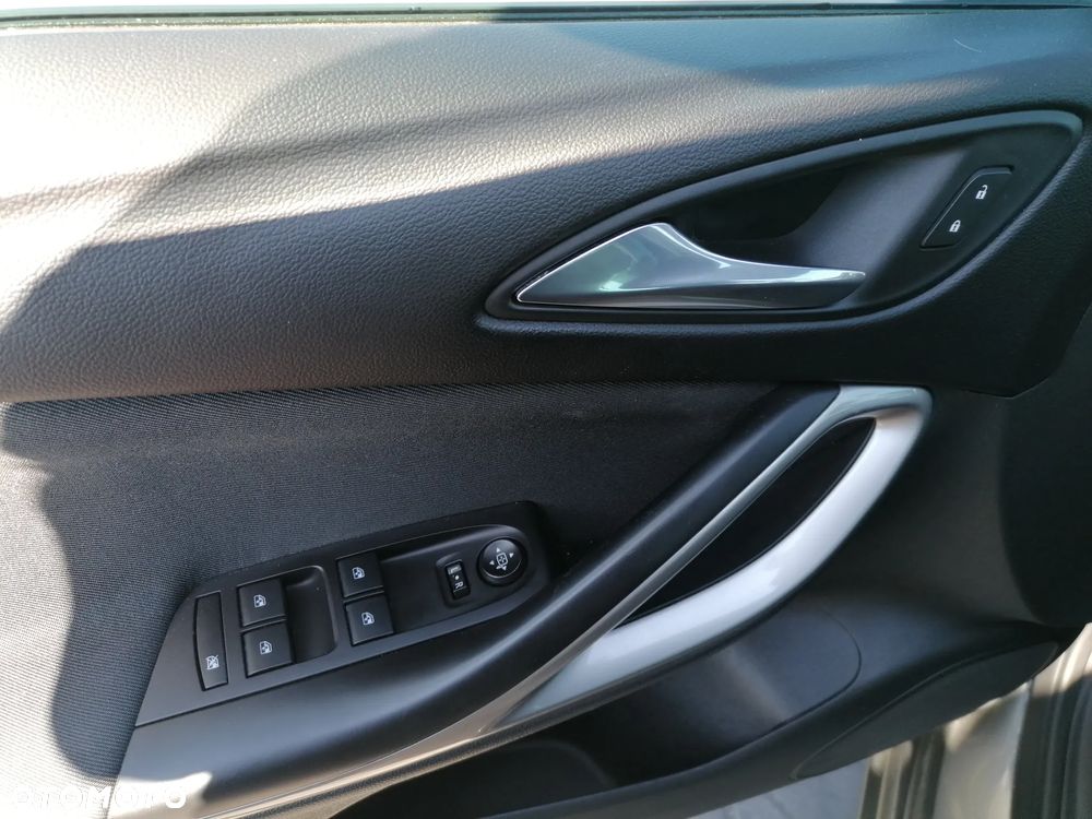 Opel Astra 1.2 T GS Line S&S - 9