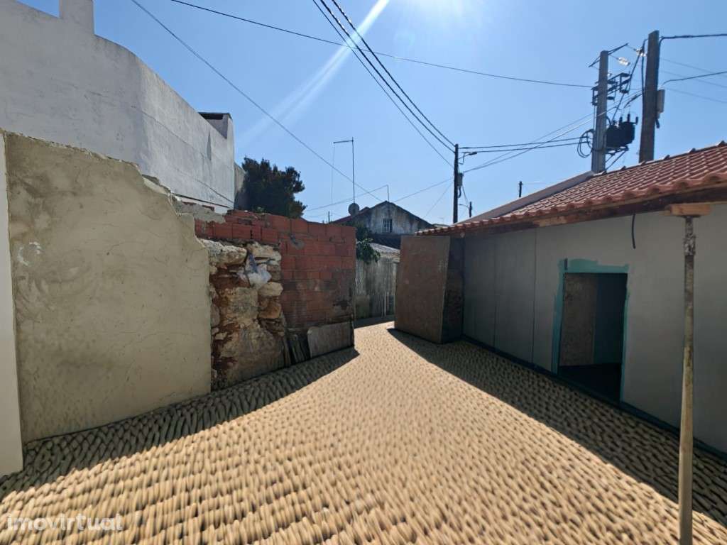 Moradia típica portuguesa no centro da aldeia - Grande imagem: 5/32