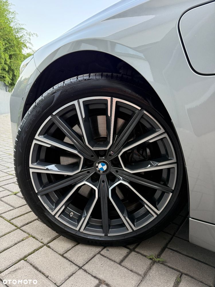BMW Seria 7 745e - 14