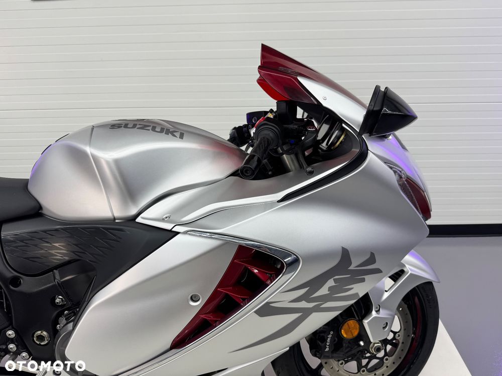 Suzuki GSX - 12