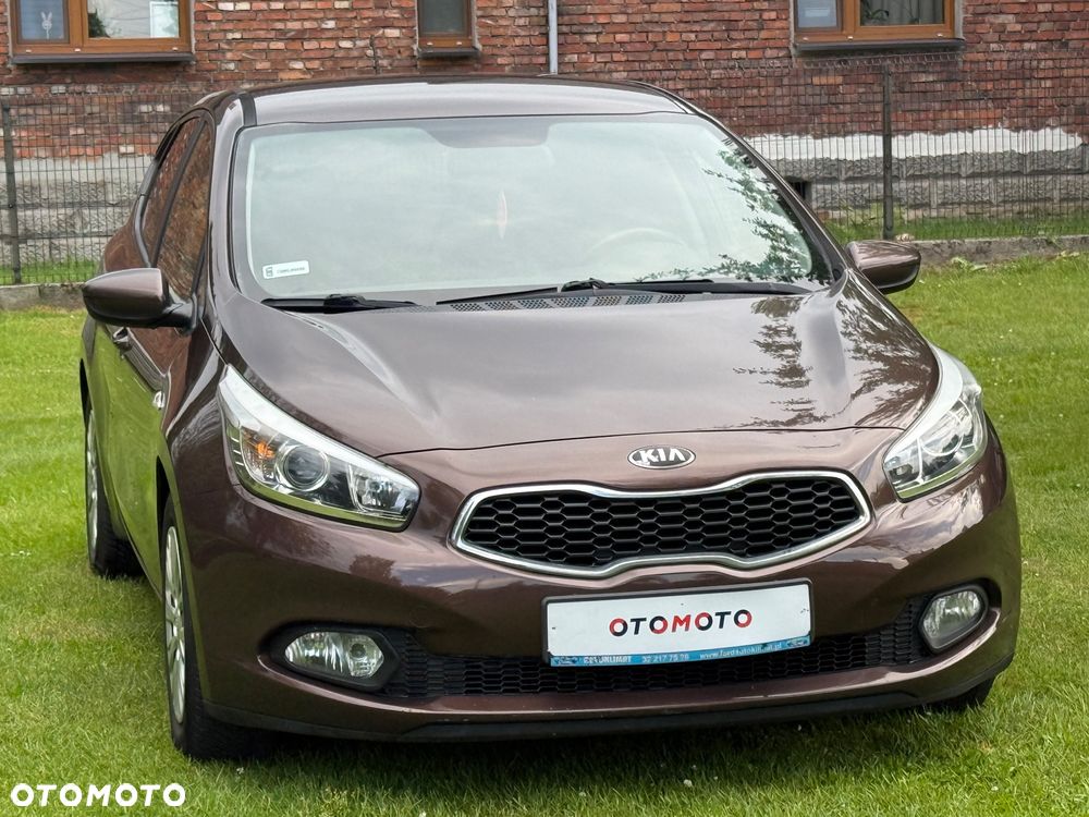 Kia Ceed - 11